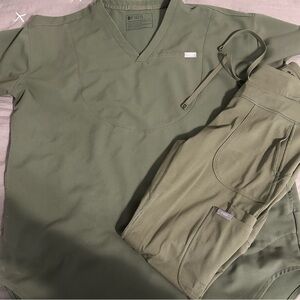 Women’s Figs scrubs